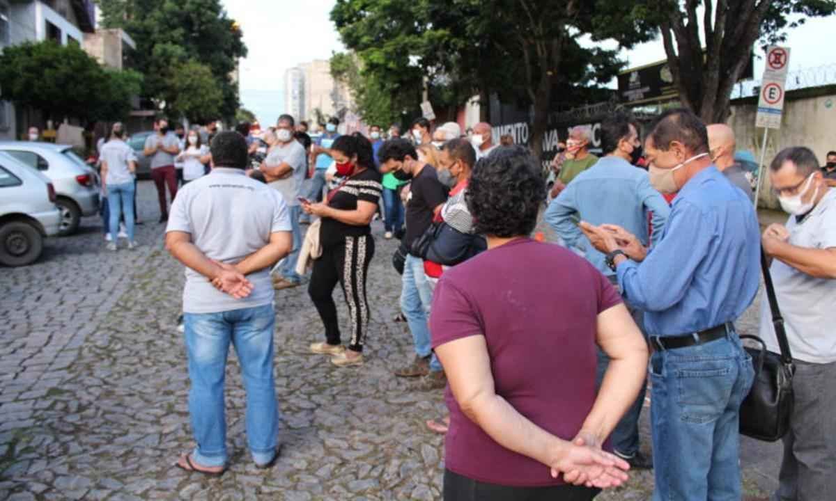 Paralisação por aumento salarial deixa alunos sem aula em Divinópolis - Pollyanna Martins/Sintram