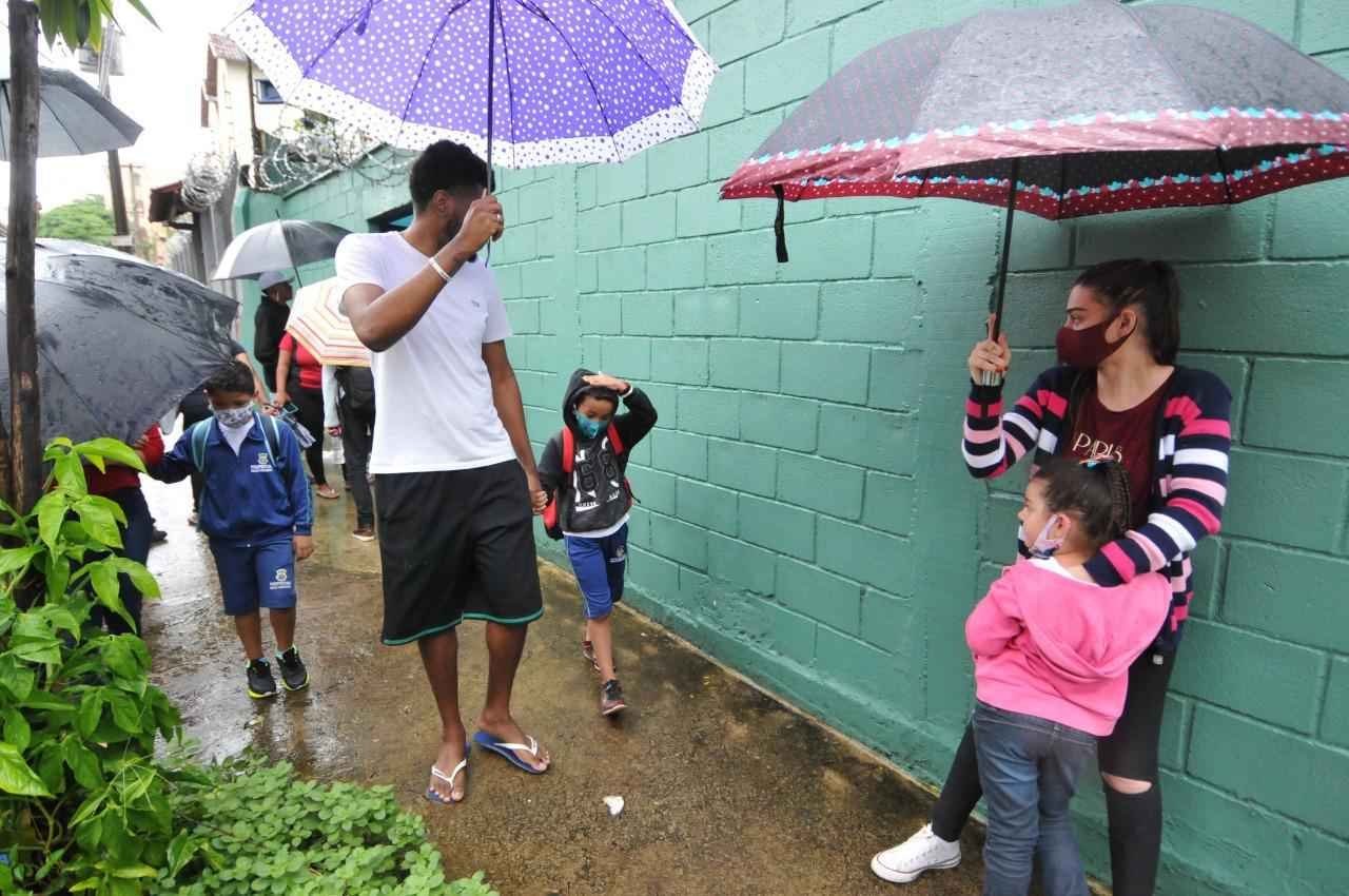 Crianças de 5 a 11 anos retornam às escolas em BH: 'matei a saudade' - Gladyston Rodrigues/EM/D.A Press