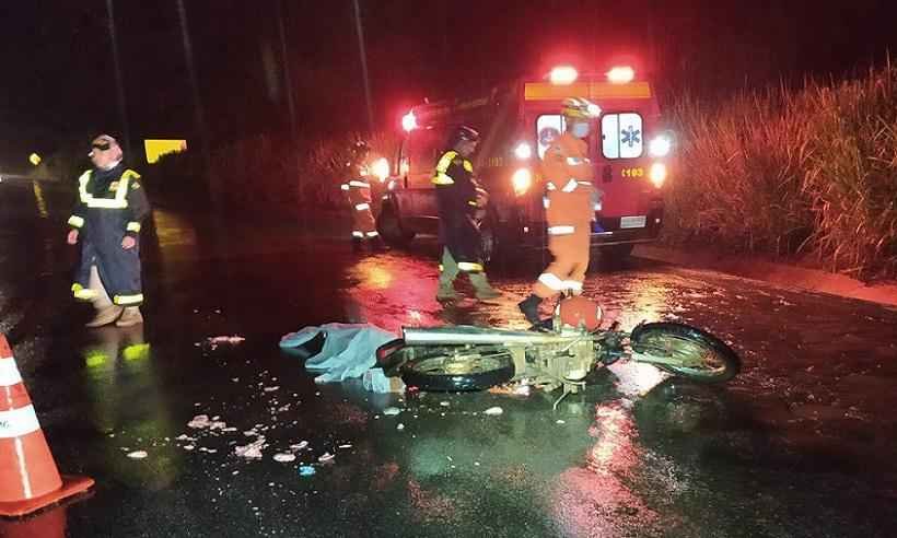 Menino de 12 anos morre na garupa do pai em acidente na BR-381 - CBMMG