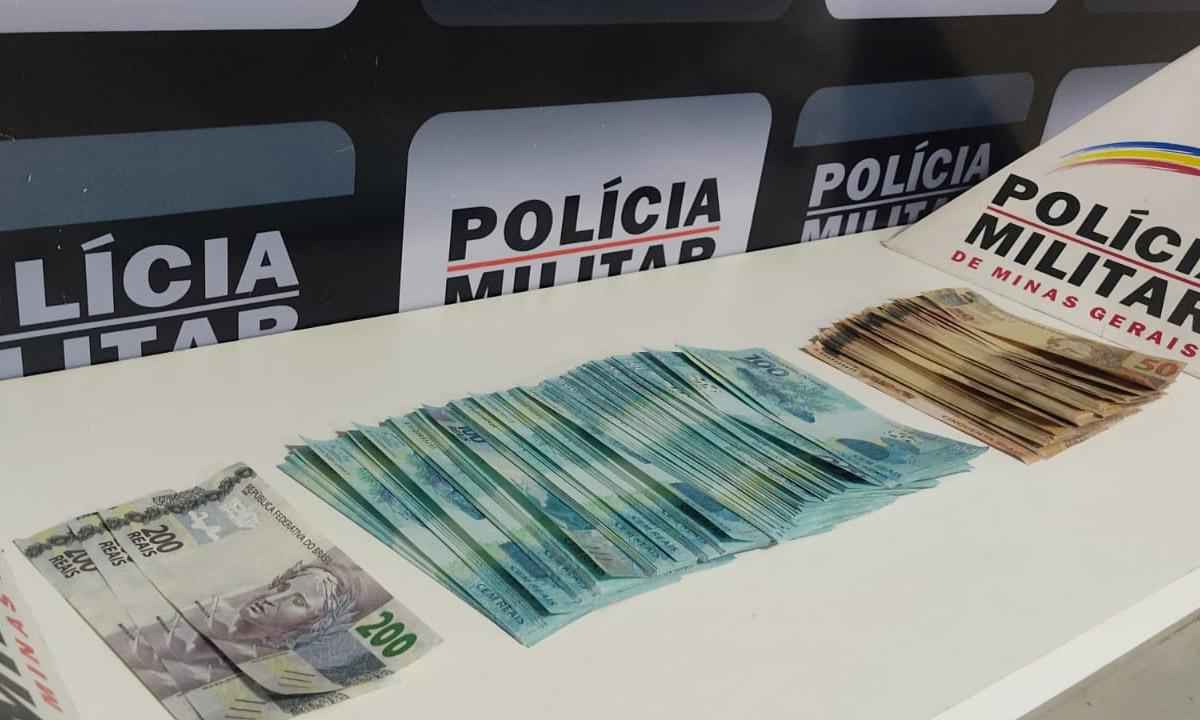 PM recupera carga de café roubada e apreende R$ 23 mil em notas falsas - Polícia Militar/Divulgação