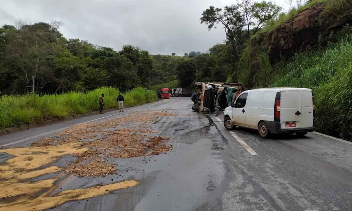 Acidentes deixam vítimas na BR-381; uma pessoa morreu - PRF/Divulgação