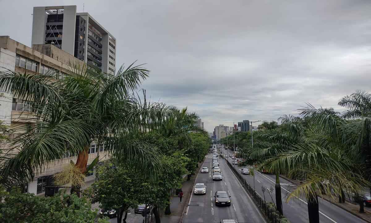 BH terá sexta-feira nublada e com fortes pancadas de chuva - Edésio Ferreira/EM/D.A Press