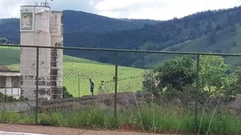 Homem com surto psicótico e armado com faca invade escola no Sul de Minas - Redes Sociais