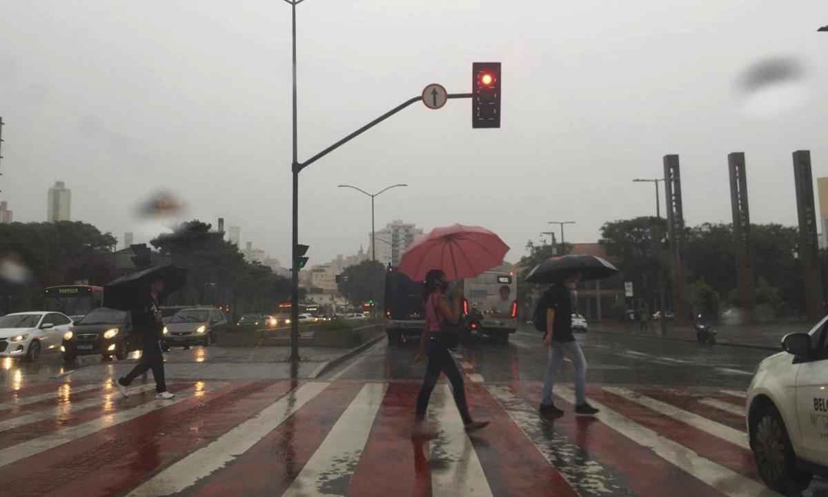 Defesa Civil de BH alerta para temporal e ventania até quarta-feira (16/2) - Edesio Ferreira/EM/D.A Press