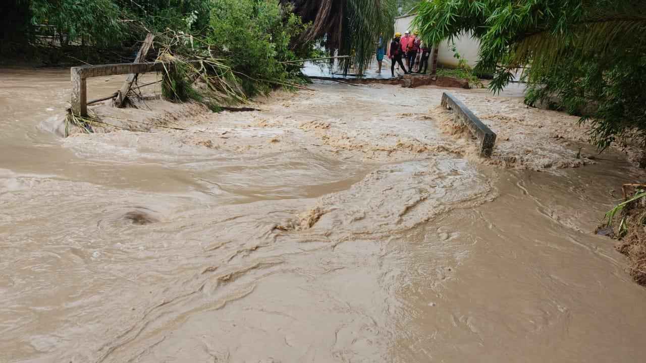 Vídeo: cabeça d'água eleva nível de rio e inunda Mateus Leme, na Grande BH - Defesa Civil Mateus Leme/Divulgação