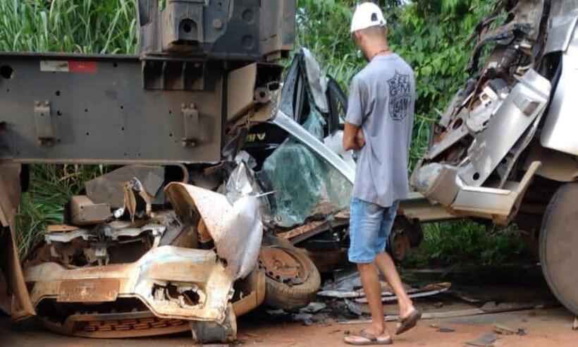 Adolescente morre em engavetamento com 4 veículos na MG-230 - Reprodução/WhatsApp