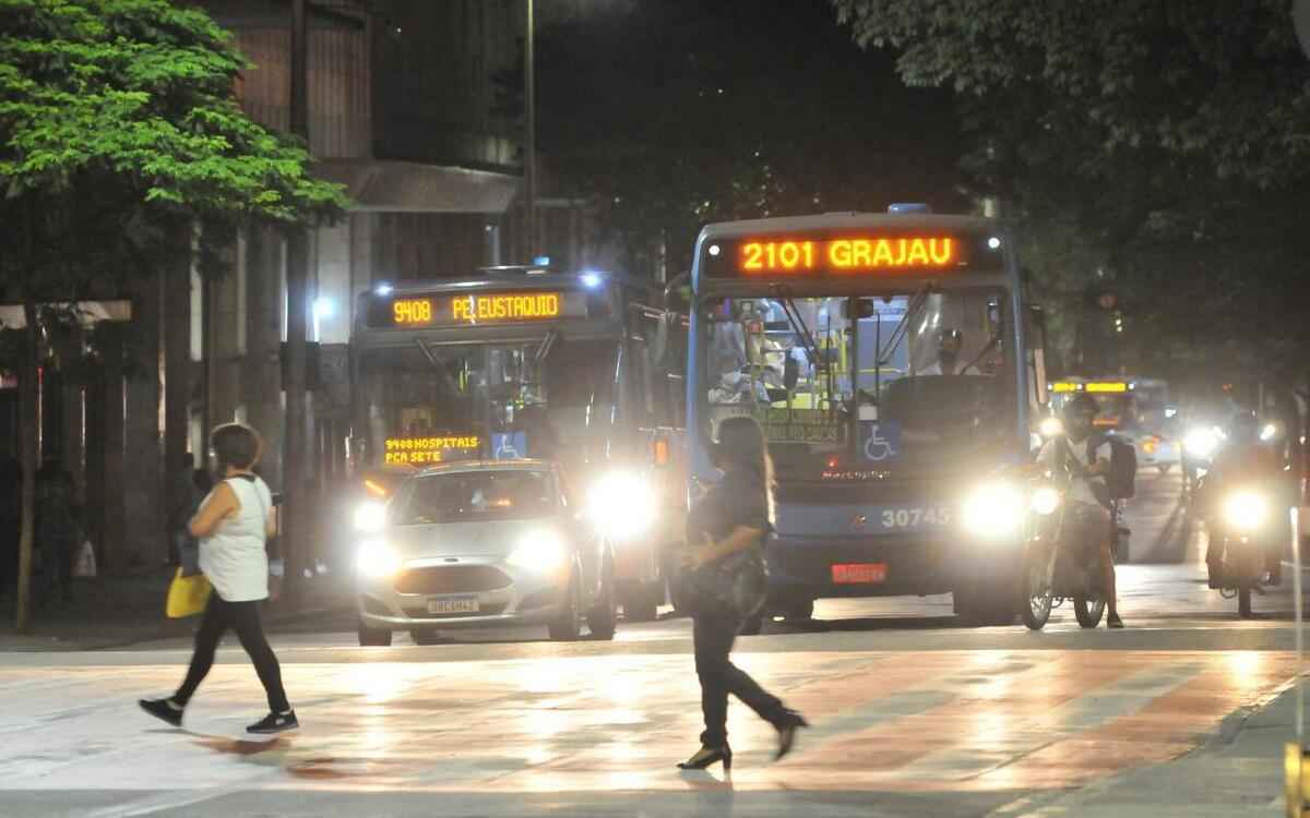 Kalil envia a vereadores projeto para baixar em R$ 0,20 tarifas de ônibus  - Marcos Vieira/EM/DA PRESS