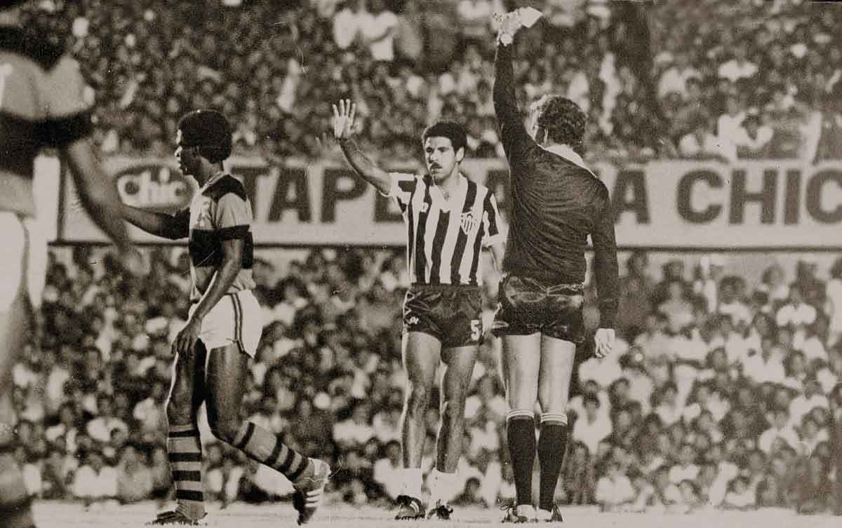 Se houver briga entre jogadores, dirigentes serão culpados por bater boca - Jorge Gontijo/EM/D.A Press - 21/8/81