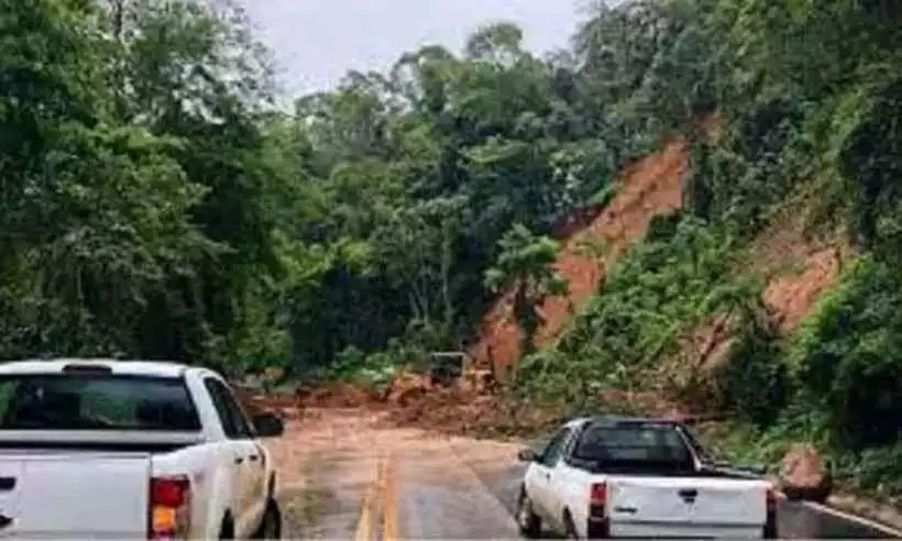 Acidente e chuva interditam nove trechos de estradas em Minas - PRF/Divulgação