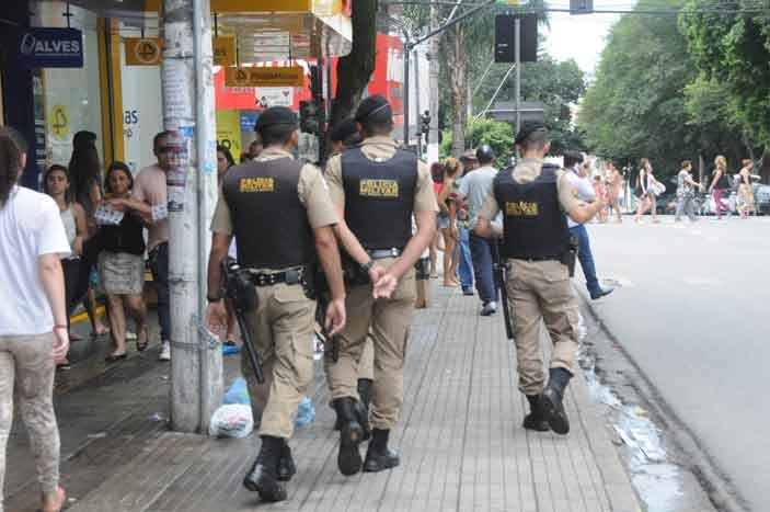 Policiais e bombeiros prometem manifestação hoje pela manhã em BH - BETO NOVAES/EM/D.A PRESS