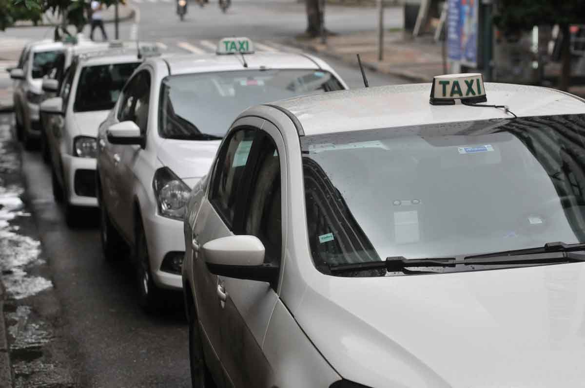 Táxis reconquistam usuários diante da crise dos aplicativos de transporte - GLADYSTON RODRIGUES/EM/D.A.PRESS