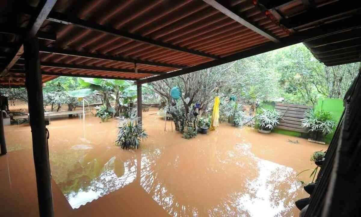 Minas Gerais tem mais de 70 mil pessoas afetadas pelas chuvas - Alexandre Guzanshe/EM/D.A Press