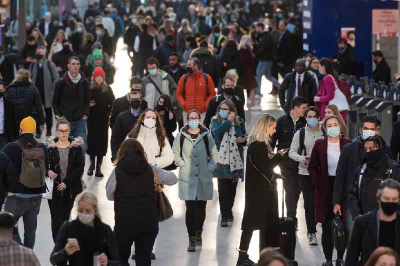 Inglaterra anuncia fim de restrições e plano para 'conviver com a covid' - Getty Images