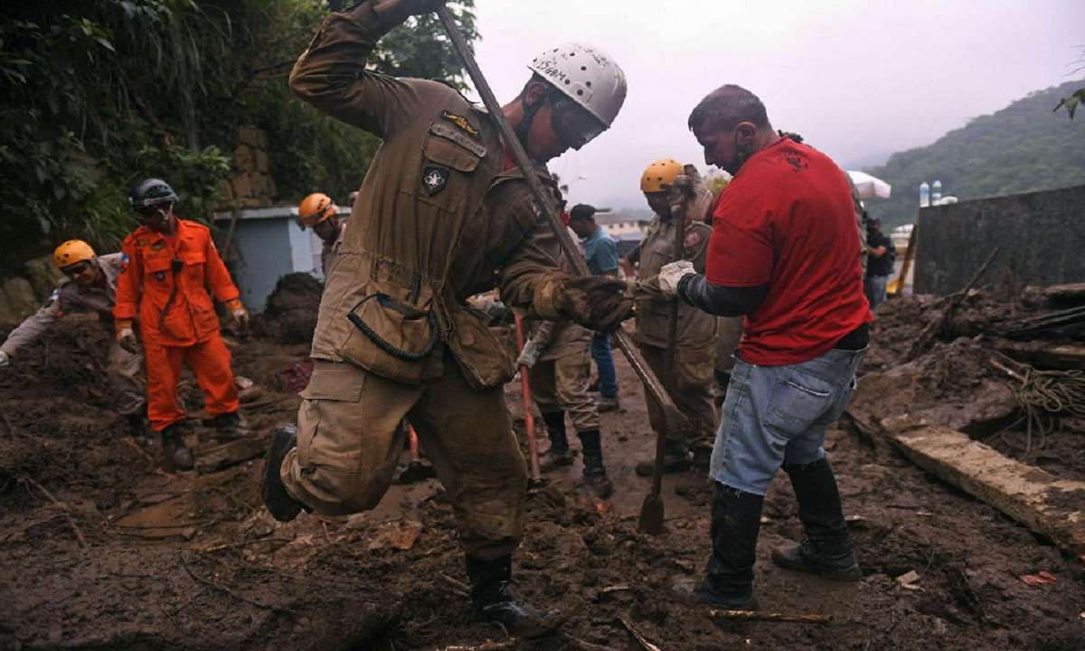 Petrópolis confirma mais de 800 pessoas morando em abrigos - Mauro Pimentel/AFP