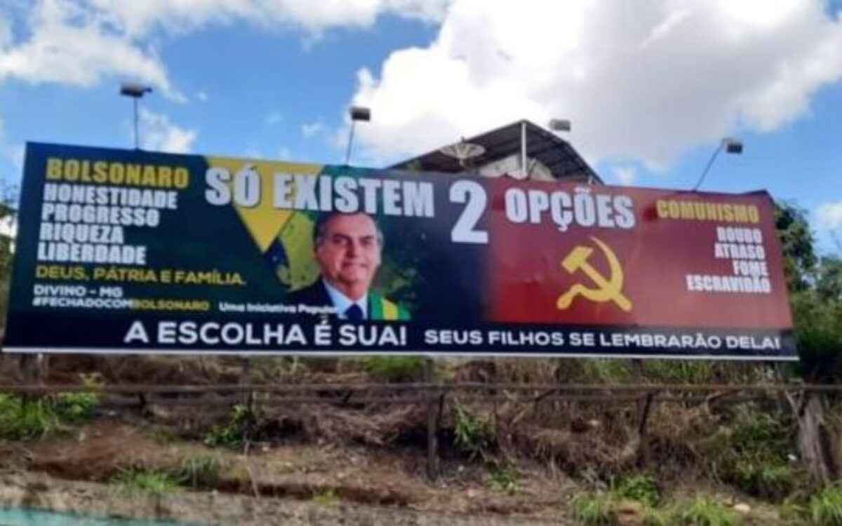 Juiz manda retirar outdoor a favor de Bolsonaro em cidade mineira - Redes Sociais/Reprodução