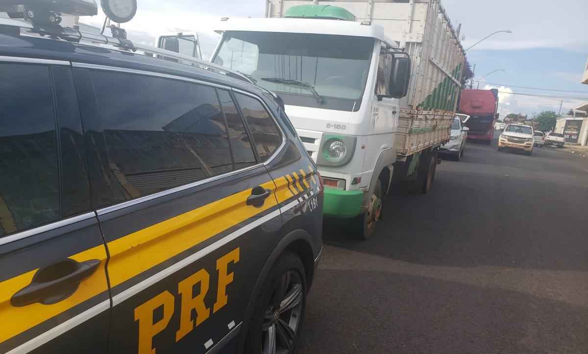 PRF descobre que caminhão usava informações de viatura do Exército - PRF/Divulgação