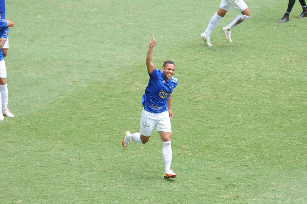 Aos 16 anos, atacante do Cruzeiro é visto como uma bela promessa - JUAREZ RODRIGUES/EM/D.A PRESS