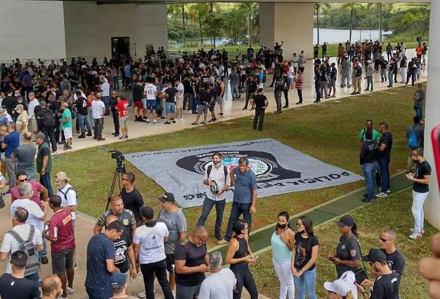 Forças de segurança de MG protestam contra Zema na Cidade Administrativa - Edésio Ferreira/EM/D.A Press