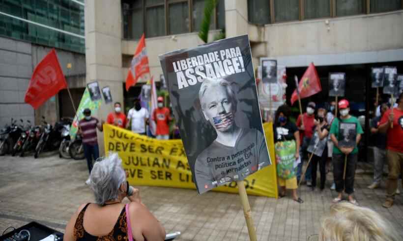 BH faz protesto pela libertação de Assange, fundador do Wikileaks - Tulio Santos/EM/D.A Press