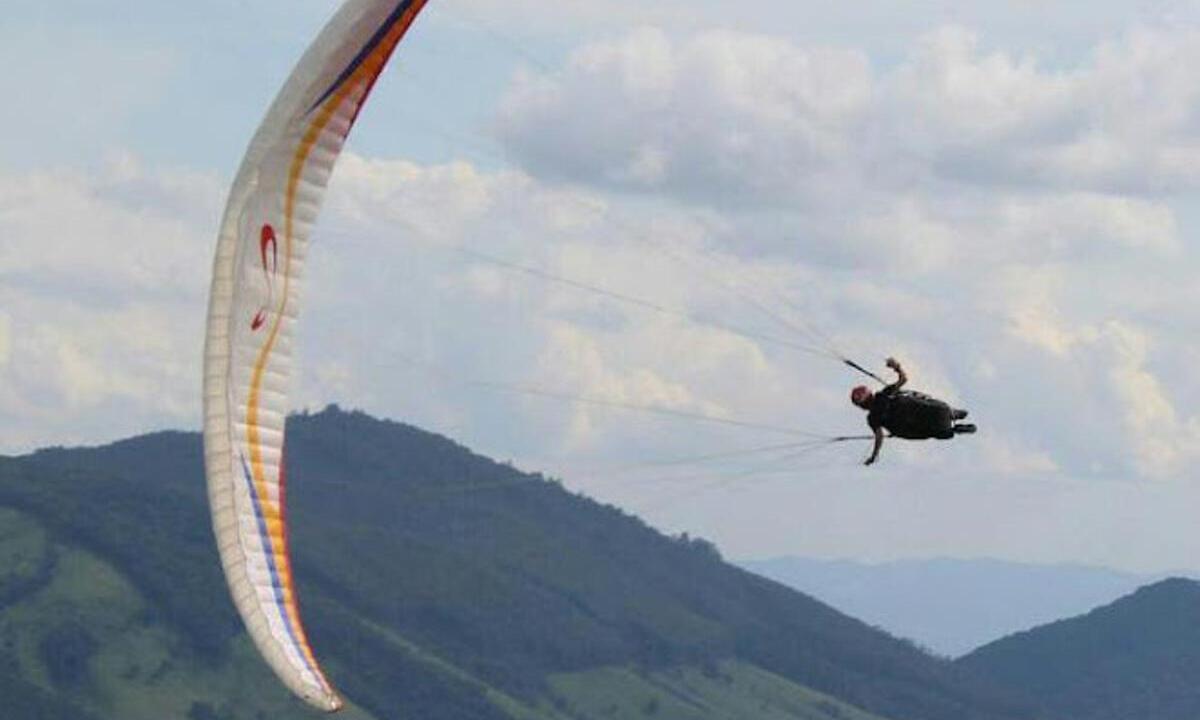 Casal que caiu de paraglider durante pedido de casamento recebe alta - Arquivo Pessoal 