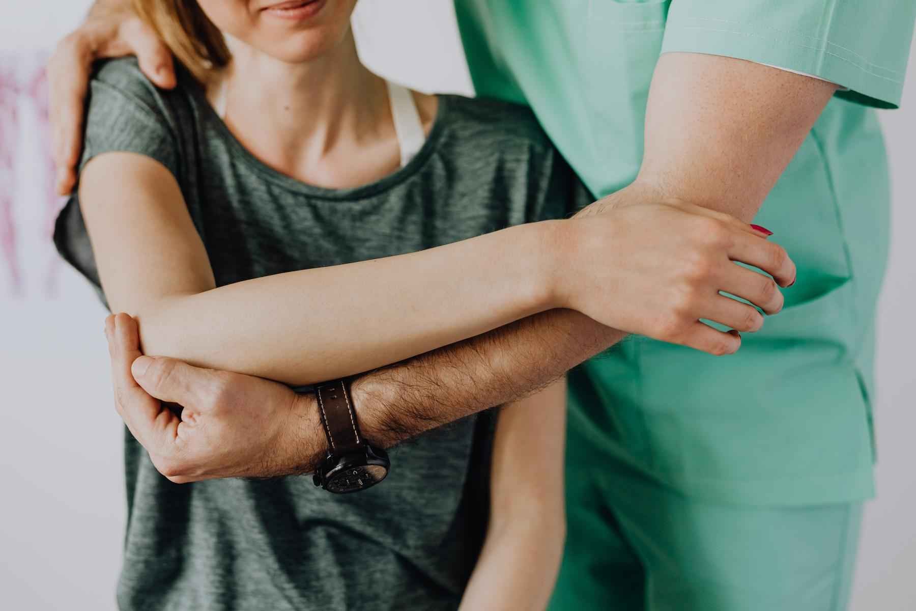 Estudos comprovam que COVID-19 pode gerar lesões musculares - pexels-karolina-grabowska/Divulgação