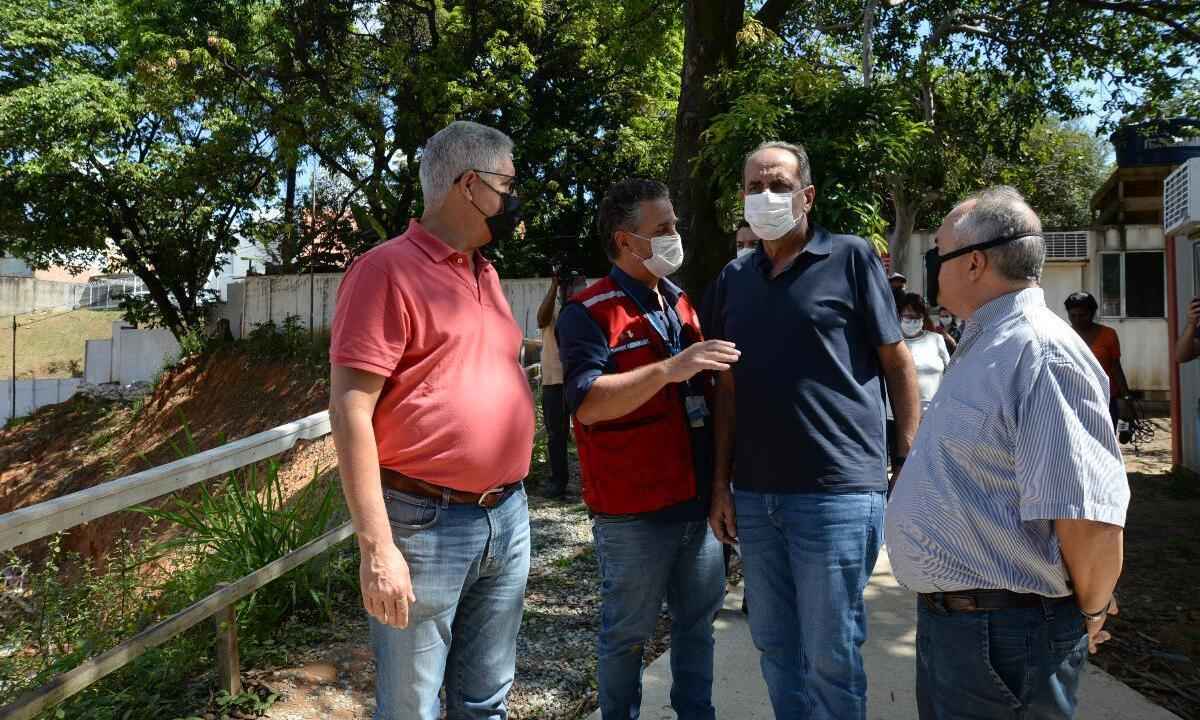 Kalil visita obras na Vilarinho e promete fim das 'tragédias' em Venda Nova - Tulio Santos/EM/D.A. PRess