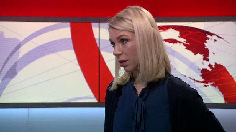 Jornalista fica sem palavras ao ver apartamento da família destruído na TV - BBC