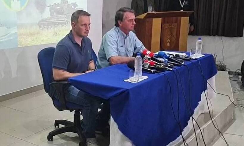 Bolsonaro diz que falou com Putin e Brasil vai adotar tom 'neutro'  - Reprodução/Facebook