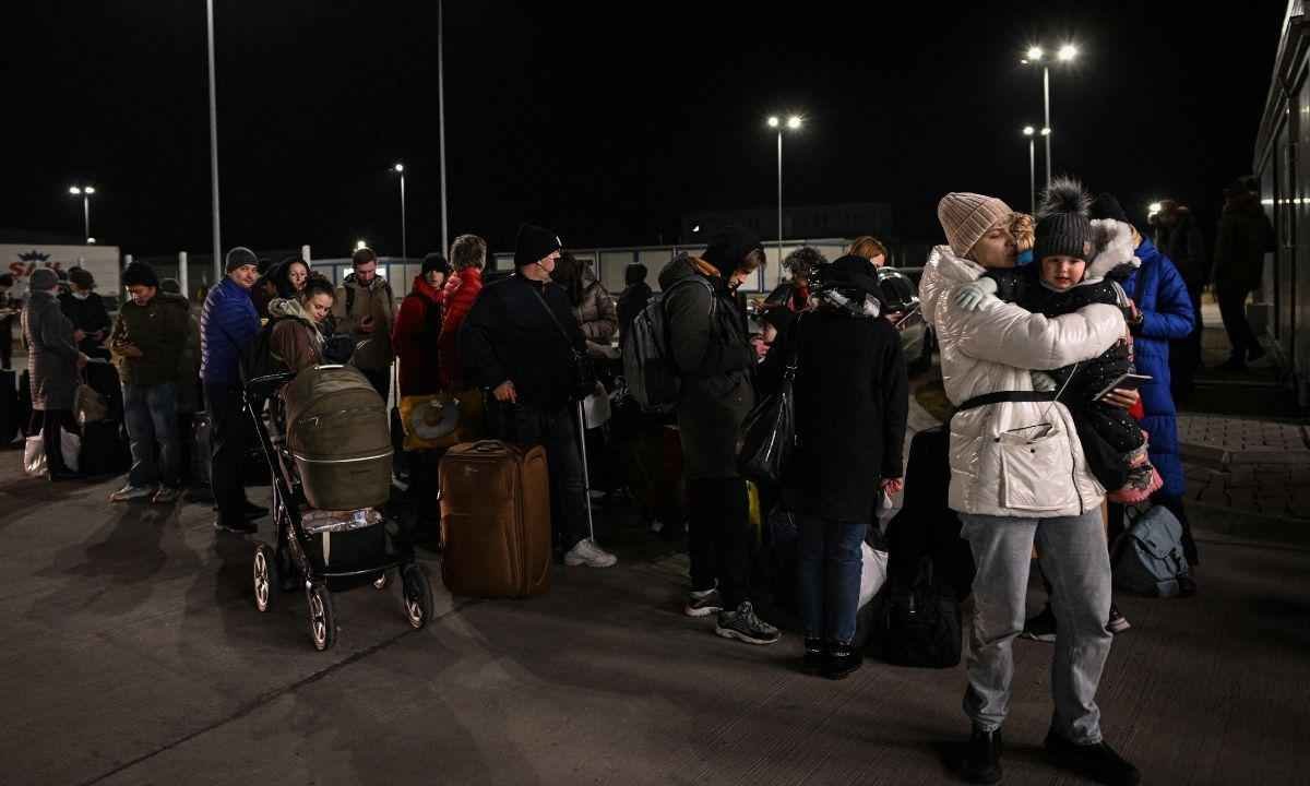 Um milhão de pessoas fugiram da Ucrânia na primeira semana da invasão russa - Daniel MIHAILESCU / AFP