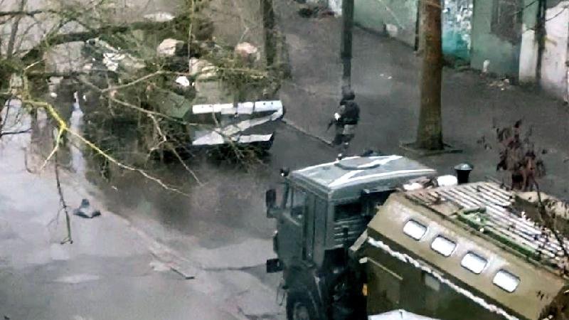 Guerra na Ucrânia: Explosões atingem Kiev e mais de 1 milhão já fugiram - Reuters