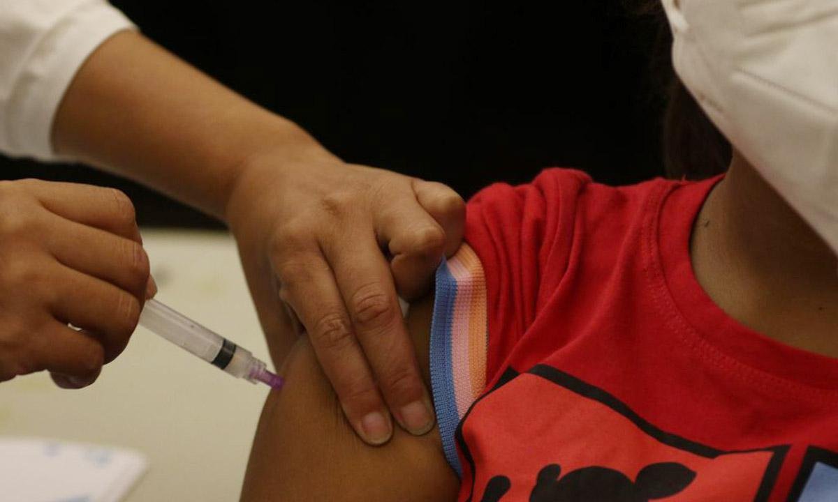 Crianças são convocadas para a segunda dose da vacina contra a COVID em BH - Tânia Rêgo/Agência Brasil