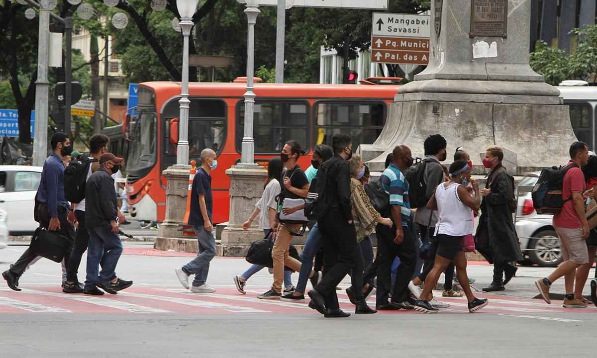 Publicado decreto que dispensa uso de máscaras ao ar livre em BH - Edésio Ferreira/EM/D.A Press - 13/12/2021