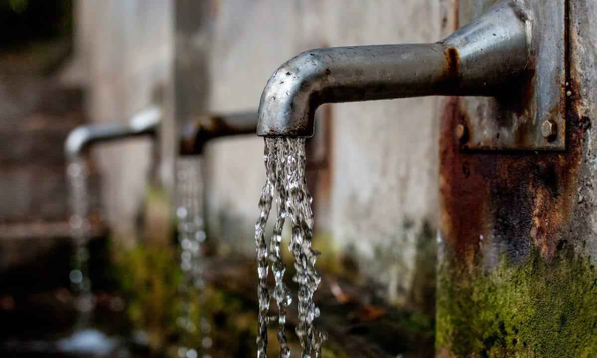 Mais de 100 bairros da Grande BH ficam sem água neste domingo (7/4)