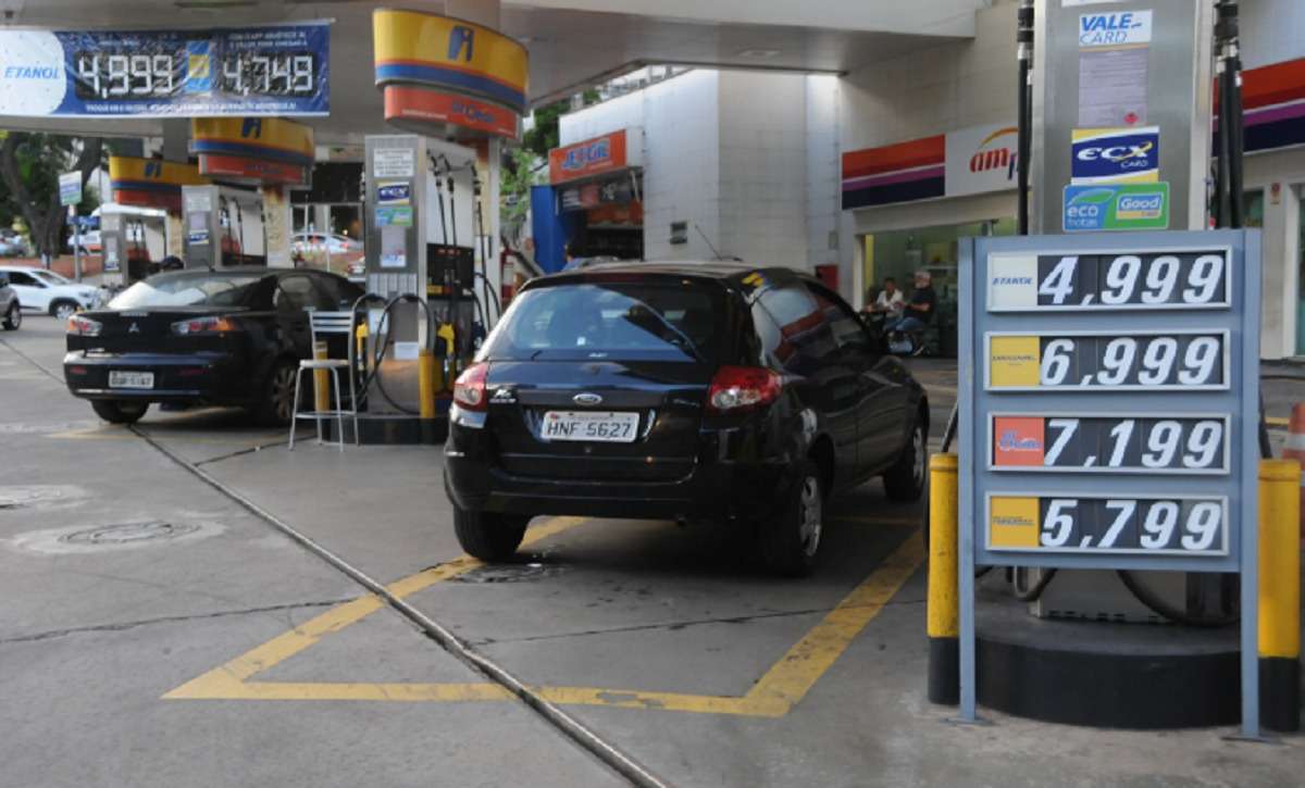 Gasolina fecha fevereiro com aumento de 0,27% em Minas, diz pesquisa - Juarez Rodrigues/EM/D.A Press