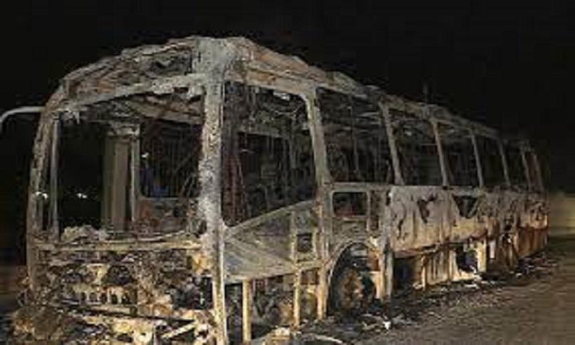 Dois ônibus são incendiados em menos de 24 horas em BH - Reprodução TV Globo