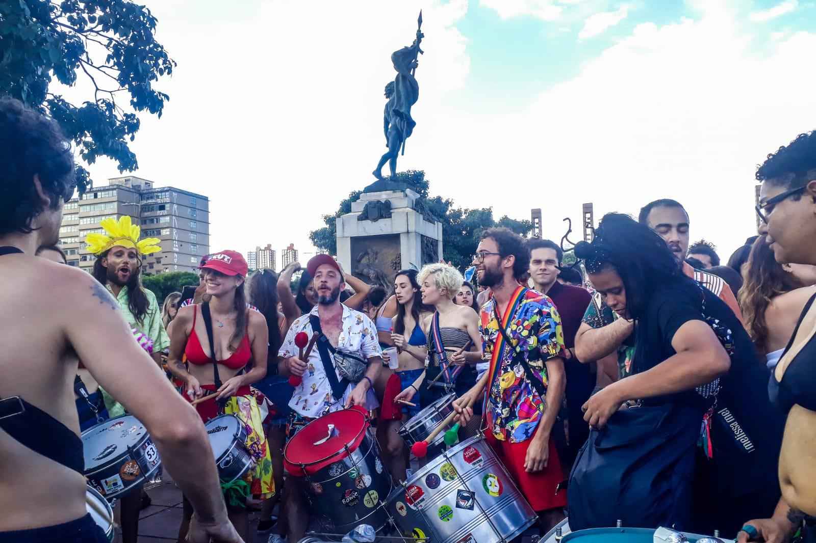 Foliões se reúnem em bloquinho improvisado no centro de Belo Horizonte - Leandro Couri/EM/D.A. Presa. Brasil