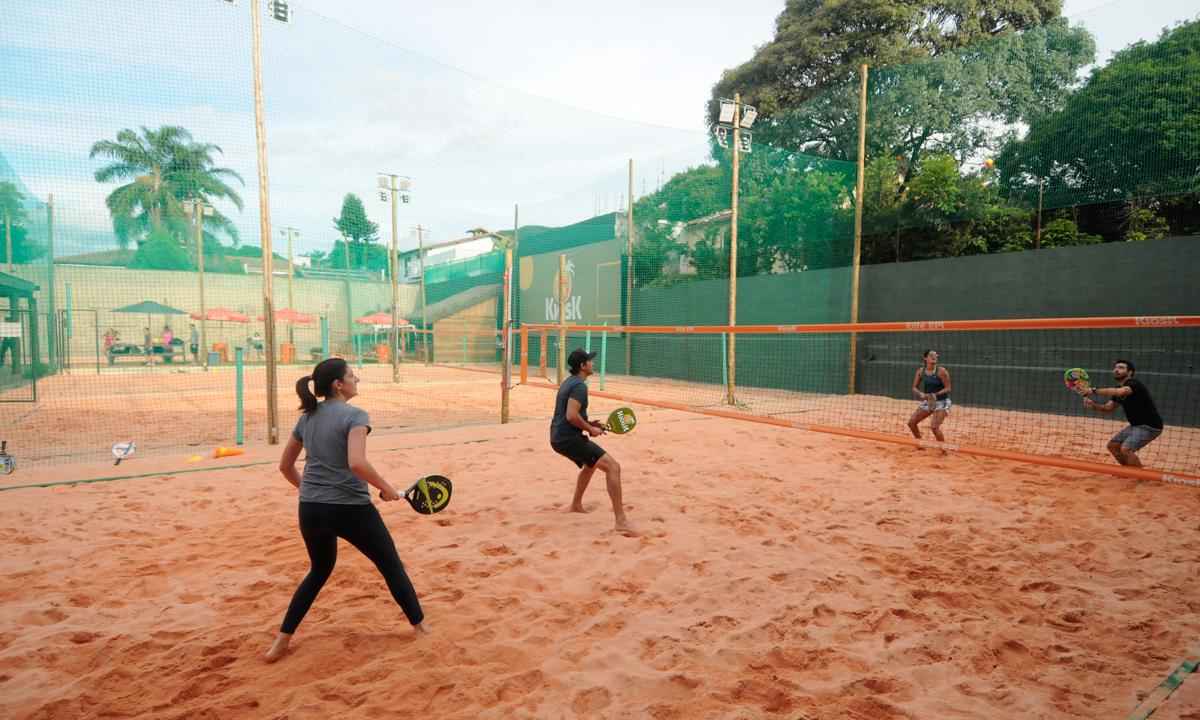 Beach Tennis vira febre em BH e impulsiona investimento em quadras de areia - Túlio Santos/EM/D.A Press