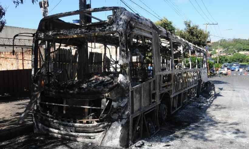 Prefeitura de BH e Setra criam ações contra incendiários de ônibus