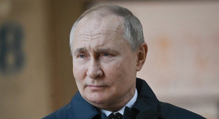 Putin acusa Ucrânia de impedir retiradas humanitárias em Mariupol - SERGEI GUNEYEV/AFP