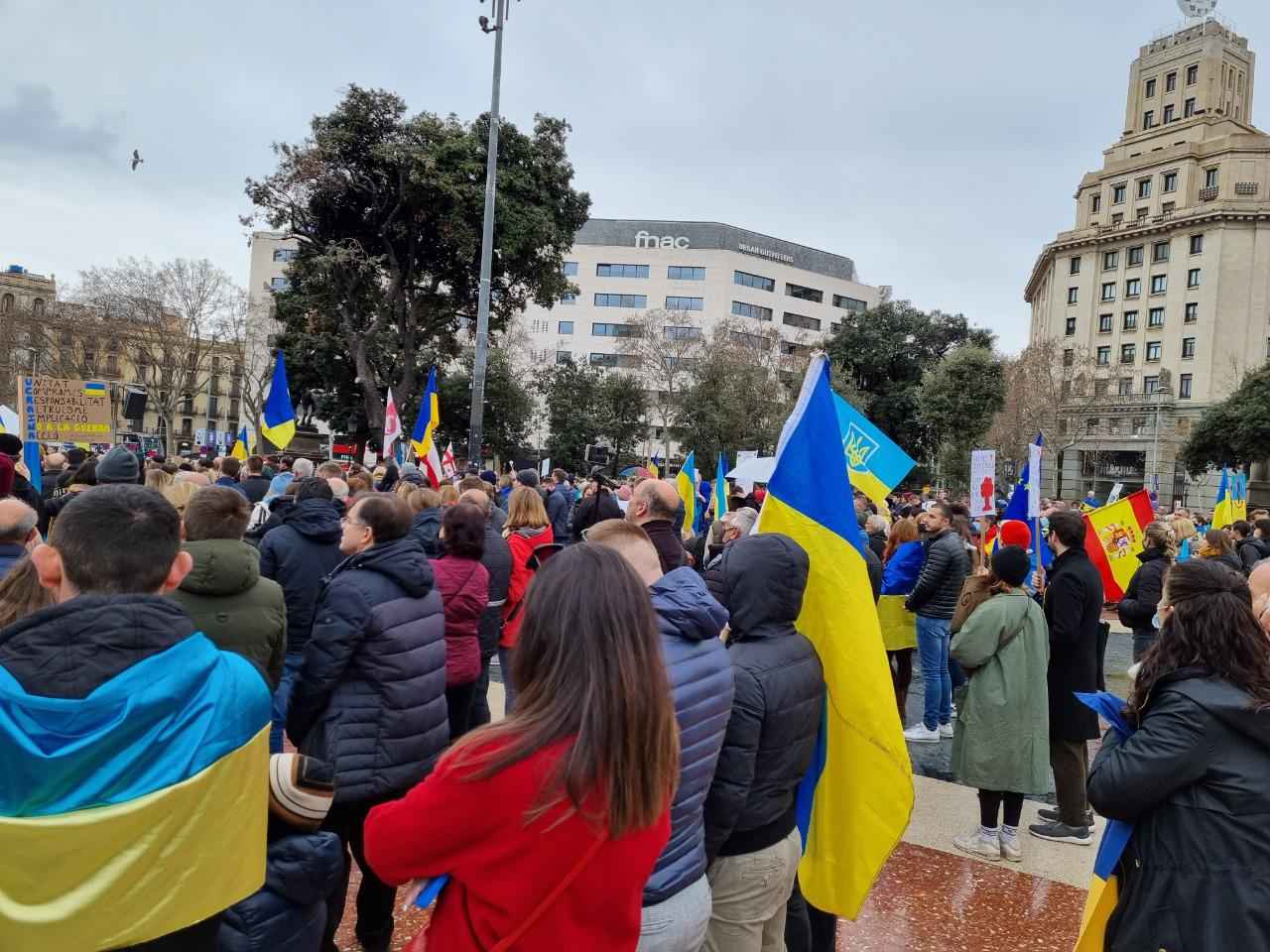 Em Barcelona, ucranianos pedem fim da invasão russa - Fabíola Iglesias/Especial para o EM