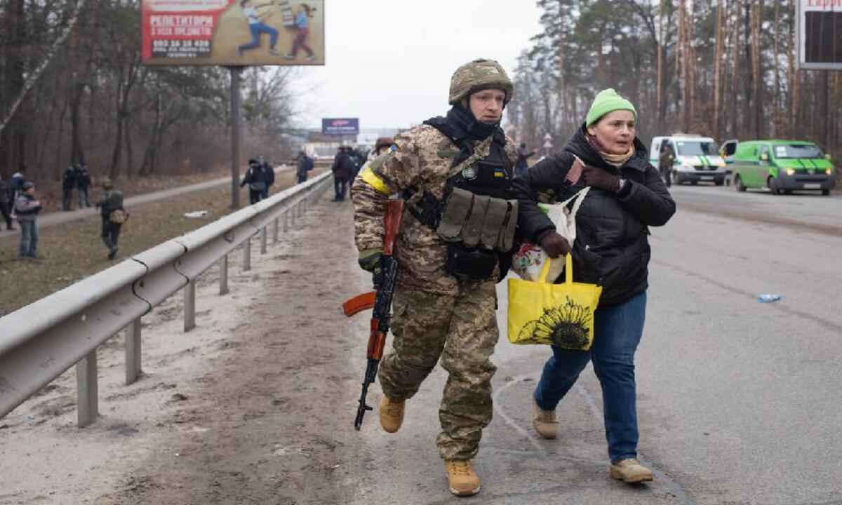 Sol negro: o que é o símbolo associado ao nazismo usado por militar ucraniano em foto viral da guerra - Anastasia Vlasova/Getty Images