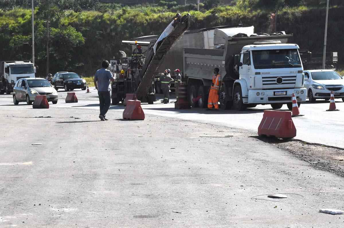 Obras no viaduto CeasaMinas causam alterações no trânsito em Contagem - Ricardo Lima/PMC