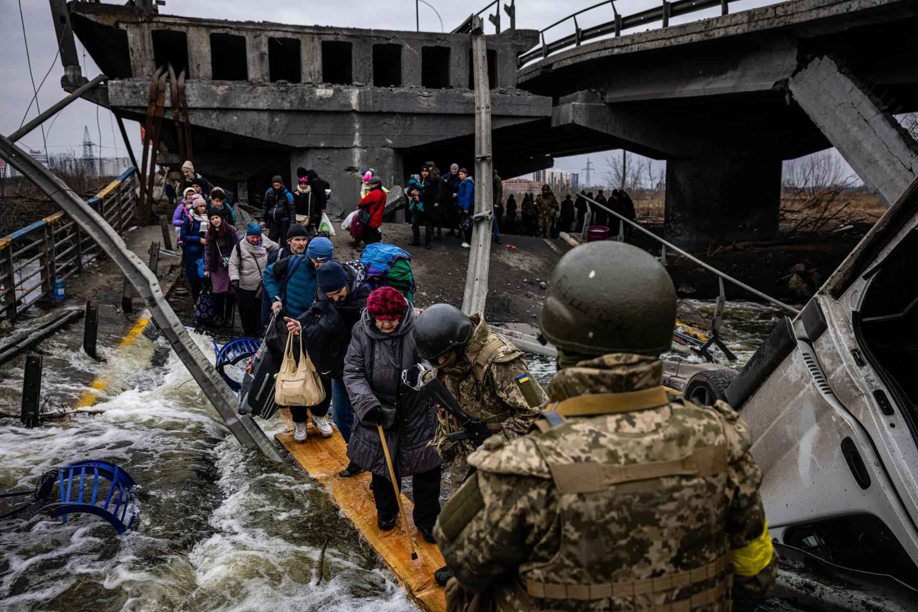 13º dia de guerra na Ucrânia: corredores humanitários e a pressão da Rússia - Dimitar DILKOFF / AFP