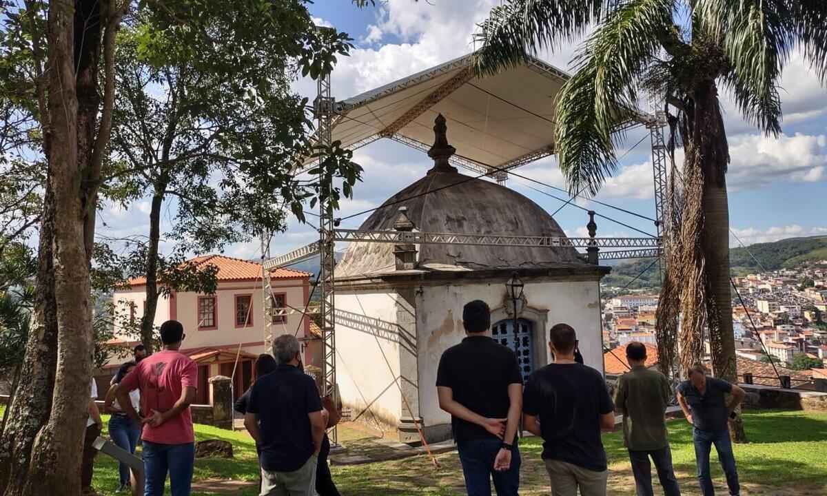 Capela da Santa Ceia, em Congonhas, ganha finalmente a cobertura de lona - HUGO CORDEIRO/PREFEITURA DE CONGONHAS/DIVULGAÇÃO