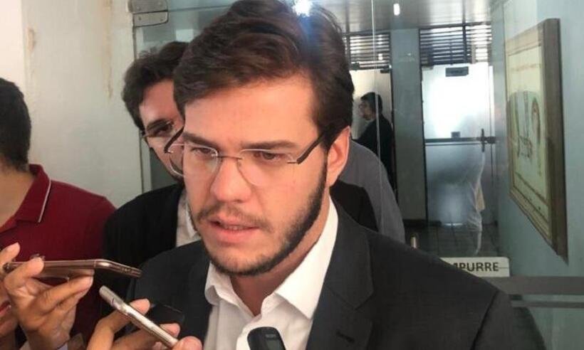 Prefeito de Campina Grande critica vazamento de vídeo íntimo da sogra - Youtube/Reprodução