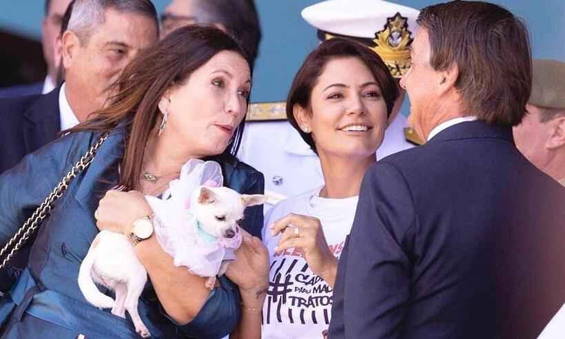 Bia Kicis leva cachorro para recepção dos brasileiros resgatados na Ucrânia - Redes Sociais/Reprodução