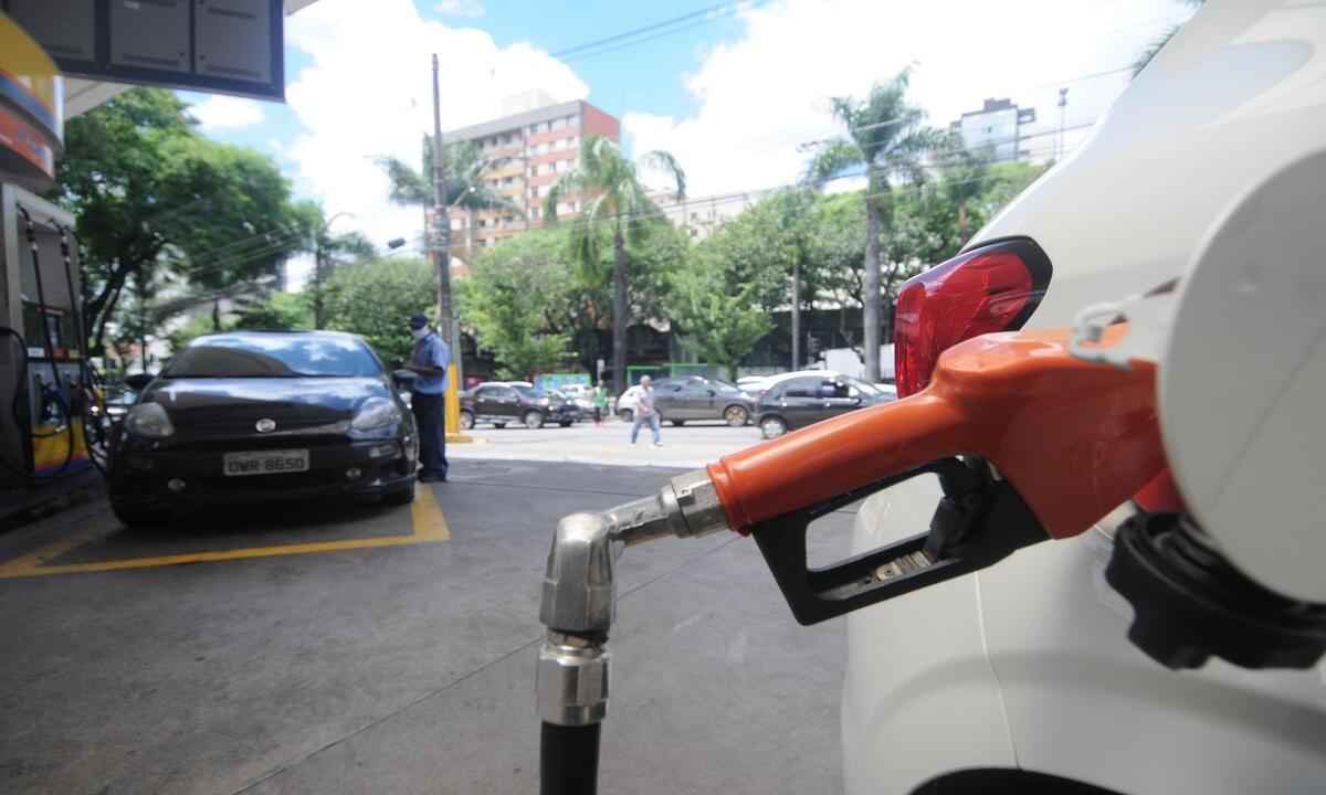 Gasolina: sindicato dos postos acredita em alta imediata nas bombas - Leandro Couri/EM/D.A Press