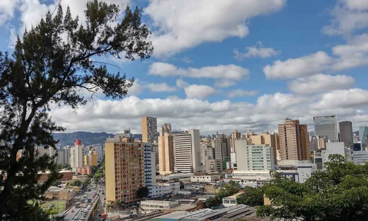Final de semana será de calor e possibilidade de pancadas de chuva em Minas - Edésio Ferreira/EM/D.A Press