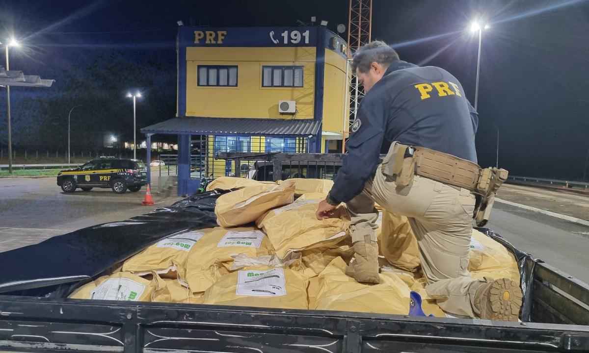 Polícia Rodoviária apreende 2 toneladas de agrotóxico contrabandeado - Divulgação/PRF