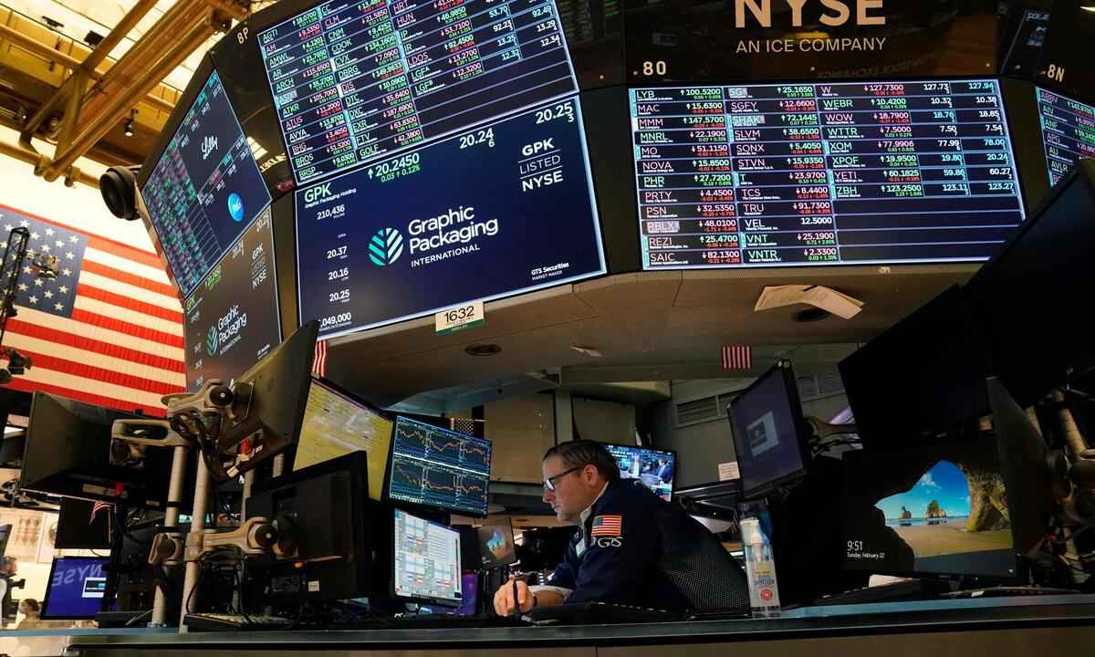 Estados Unidos ameaçam retirar empresas chinesas de Wall Street - TIMOTHY A. CLARY / AFP